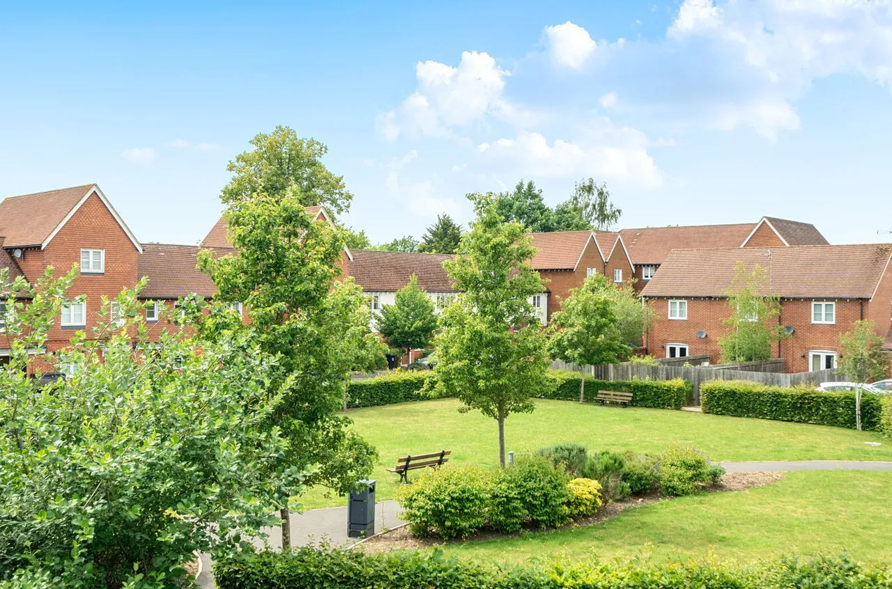 Outfield Crescent, Wokingham, Berkshire, RG40 2EU, photo 6