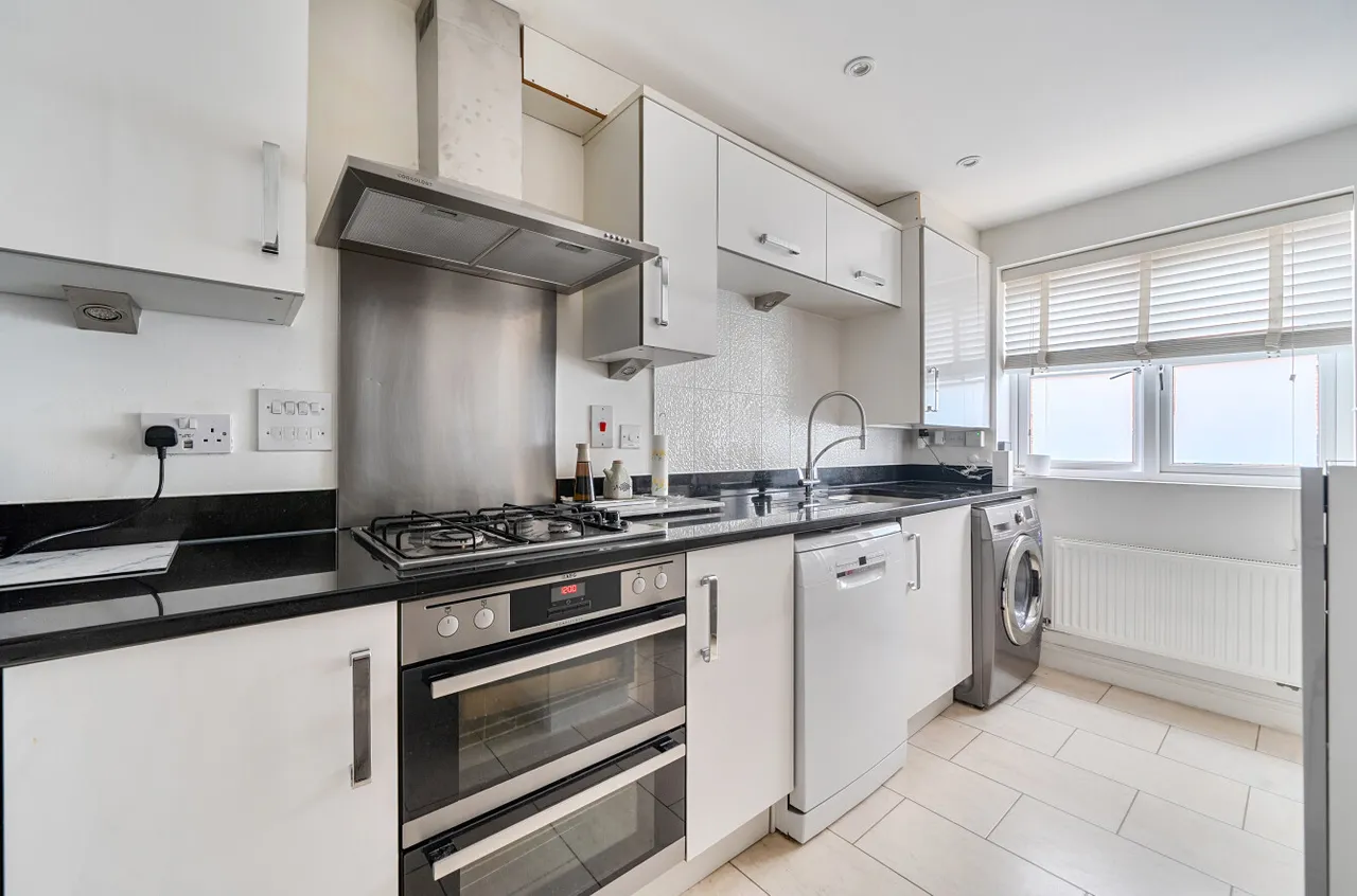 Outfield Crescent, Wokingham, Berkshire, RG40 2EU, photo 13