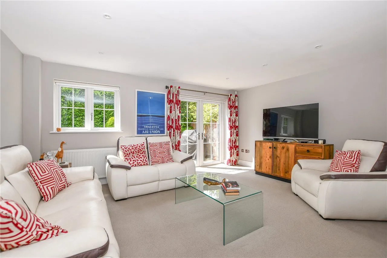 Woodfield Place, Binfield, RG42, photo 4