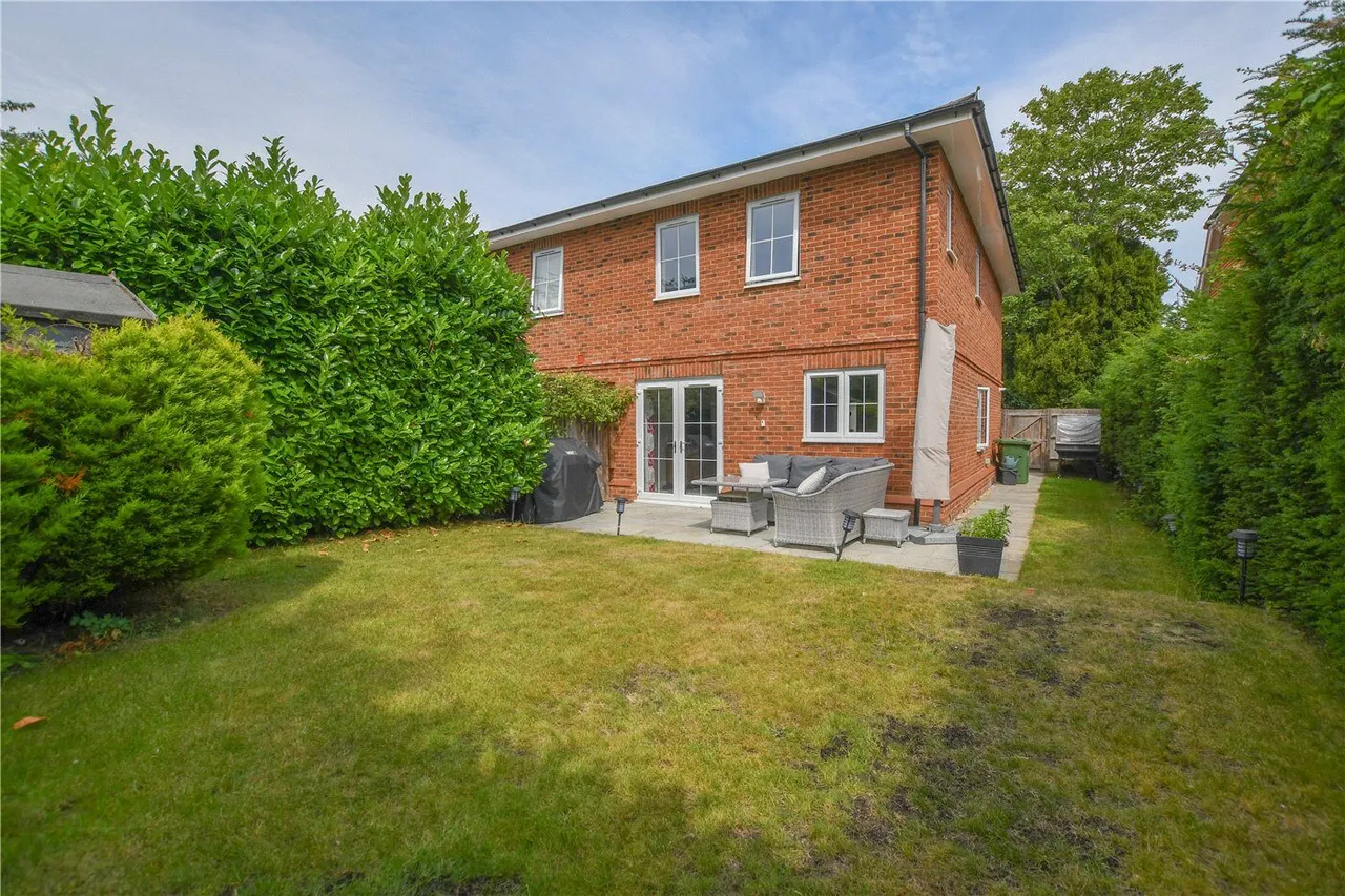 Woodfield Place, Binfield, RG42, photo 15