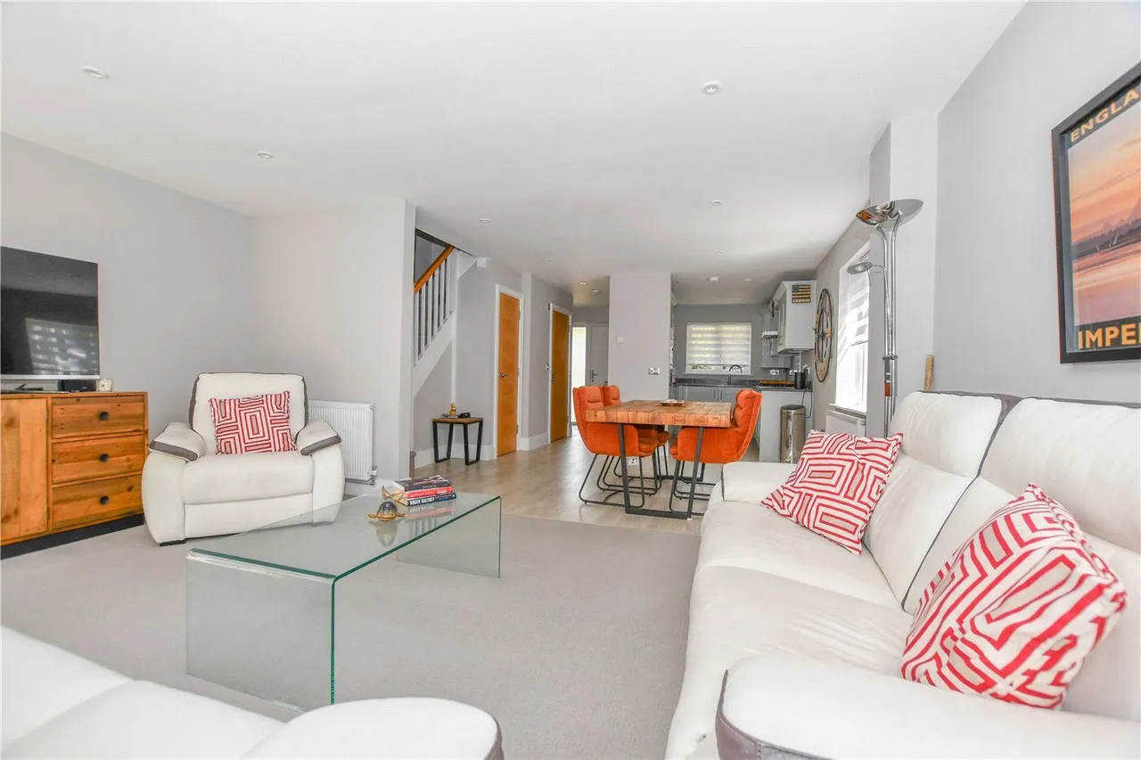 Woodfield Place, Binfield, RG42, photo 2