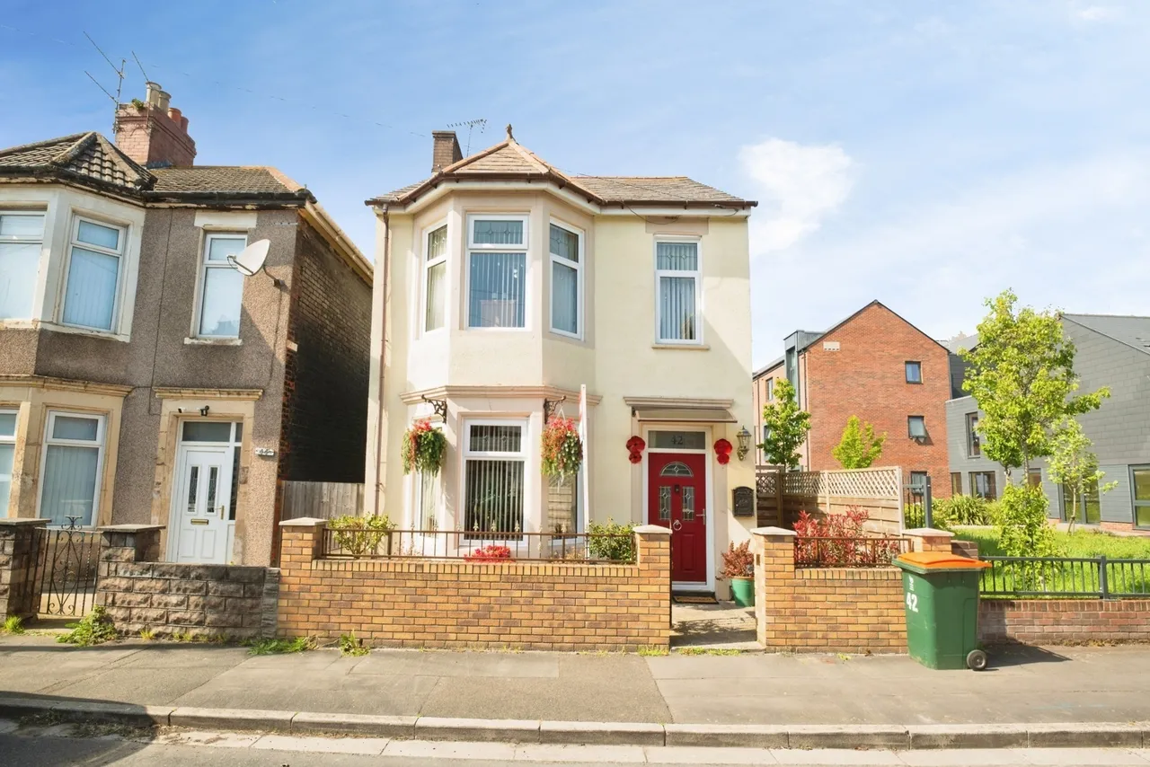 3 bed house for sale — Adeline Street, Newport, NP20