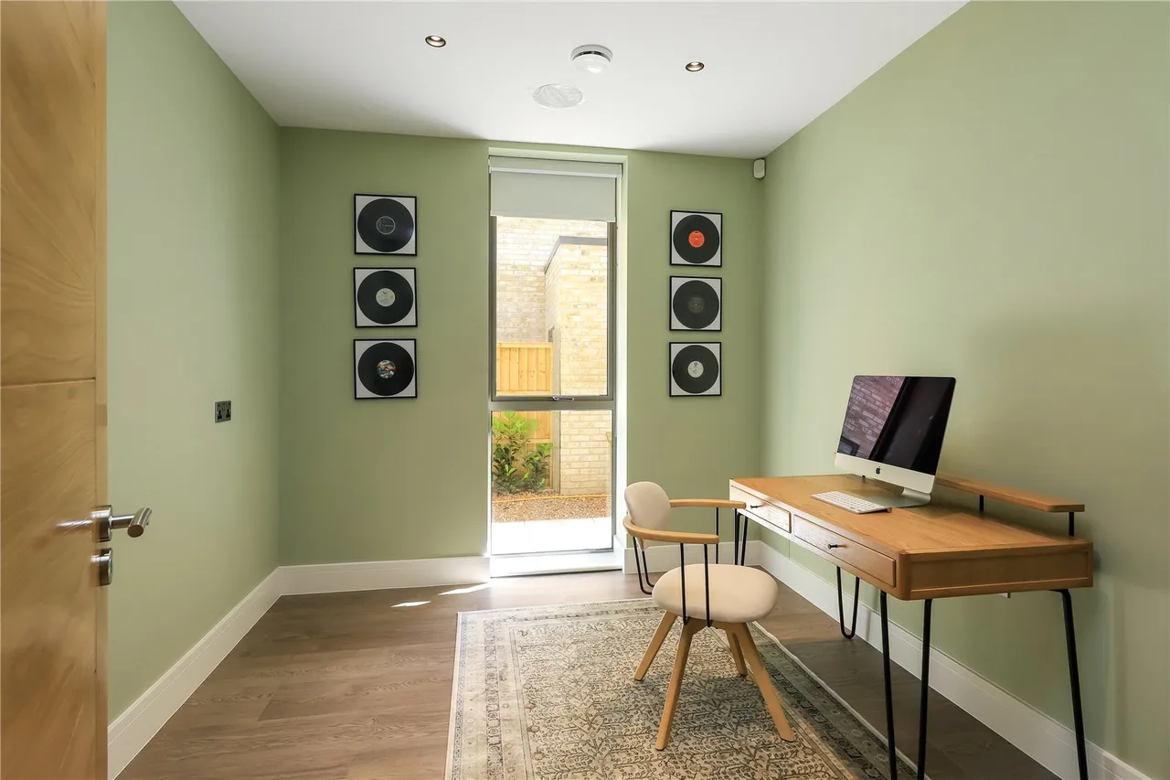 Danes Road, Awbridge, Romsey, Hampshire, SO51 0HL, photo 9