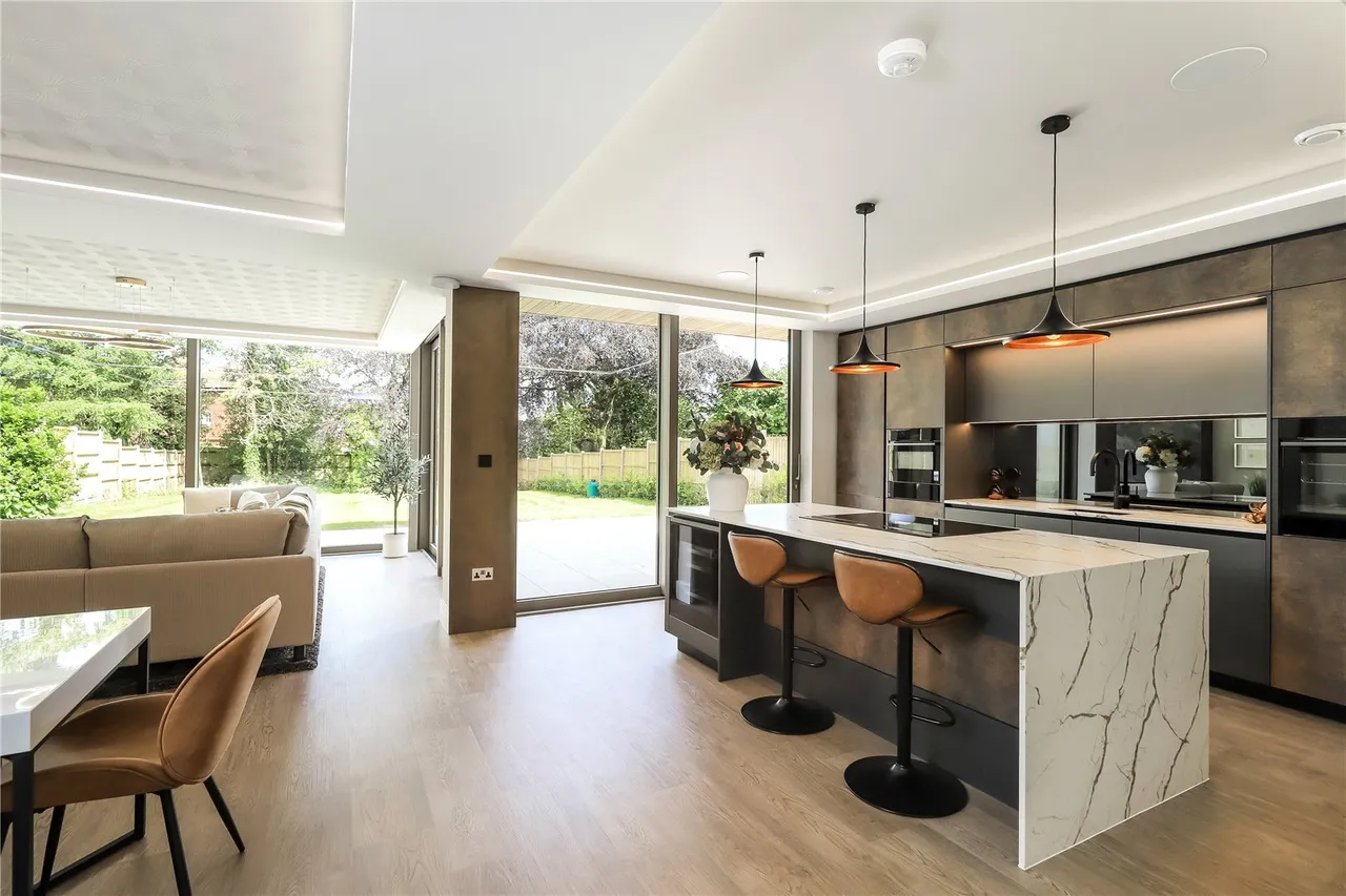 Danes Road, Awbridge, Romsey, Hampshire, SO51 0HL, photo 12