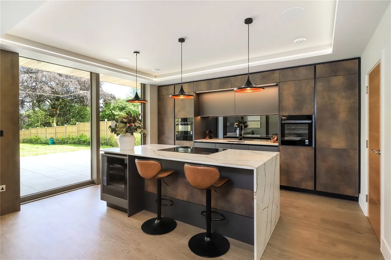 Danes Road, Awbridge, Romsey, Hampshire, SO51 0HL, photo 10
