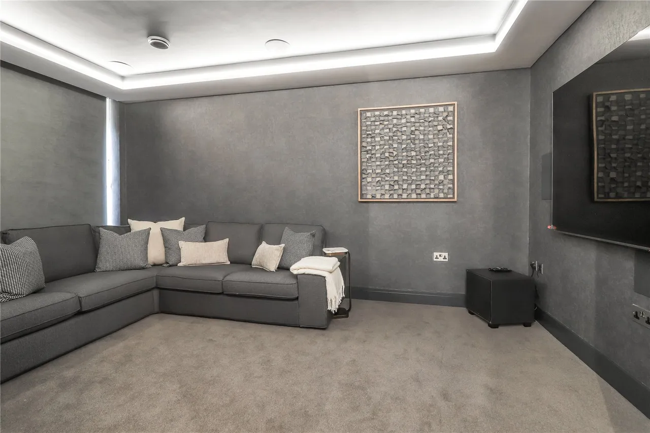 Danes Road, Awbridge, Romsey, Hampshire, SO51 0HL, photo 6