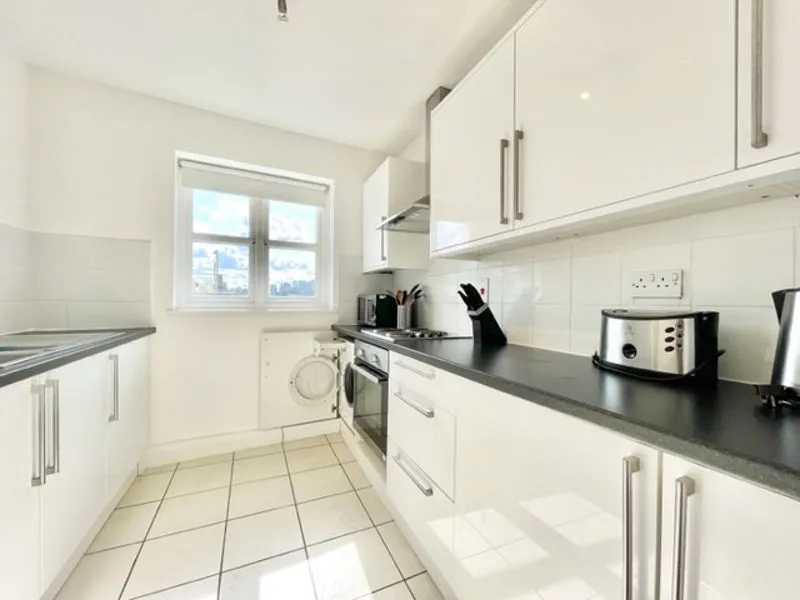 Fuller Close, London E2 6DX, photo 4