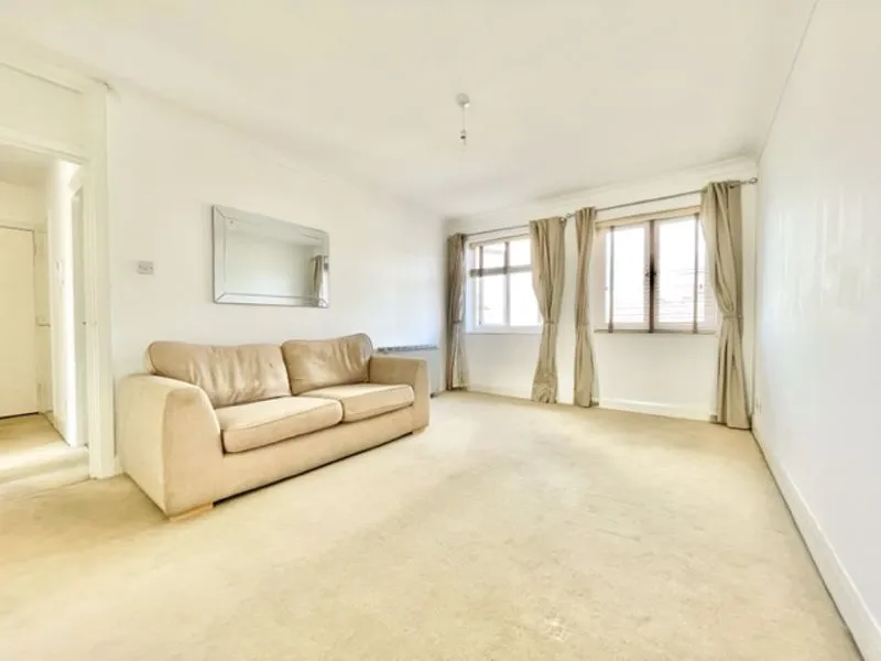 1 bed flat to rent — Fuller Close, London E2 6DX