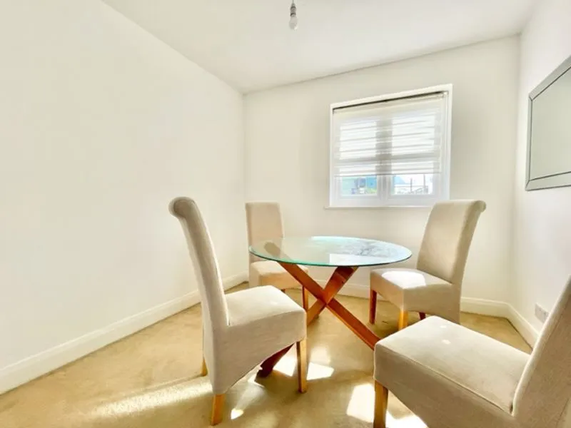 Fuller Close, London E2 6DX, photo 2