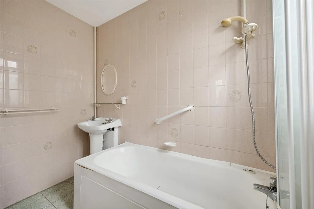 Charminster Road, SE9, photo 4