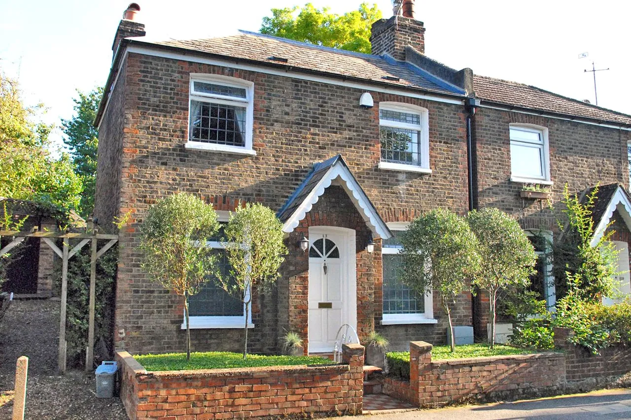 2 bed house for sale, Lawn Terrace, London, SE3