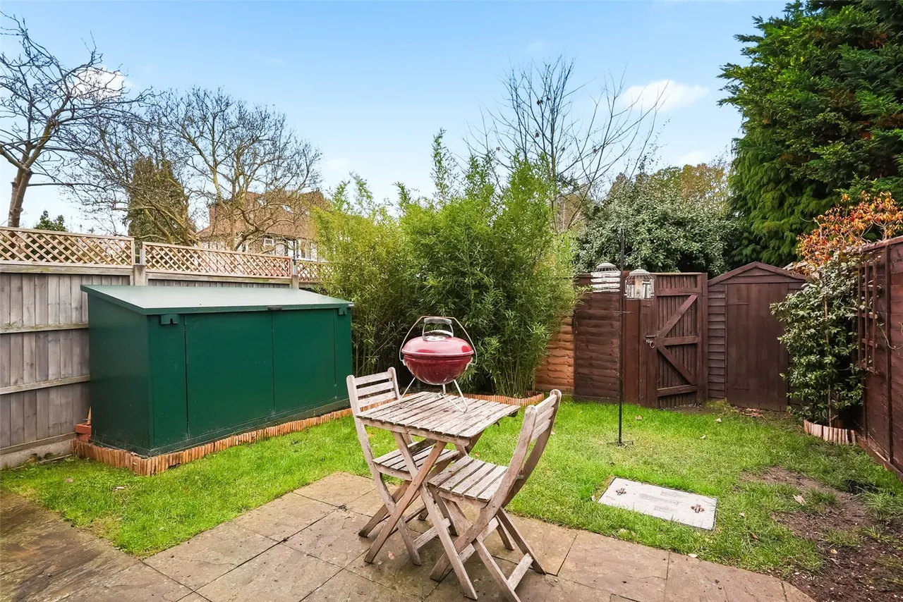 Strawberry Vale, Twickenham, TW1 4RU, photo 2