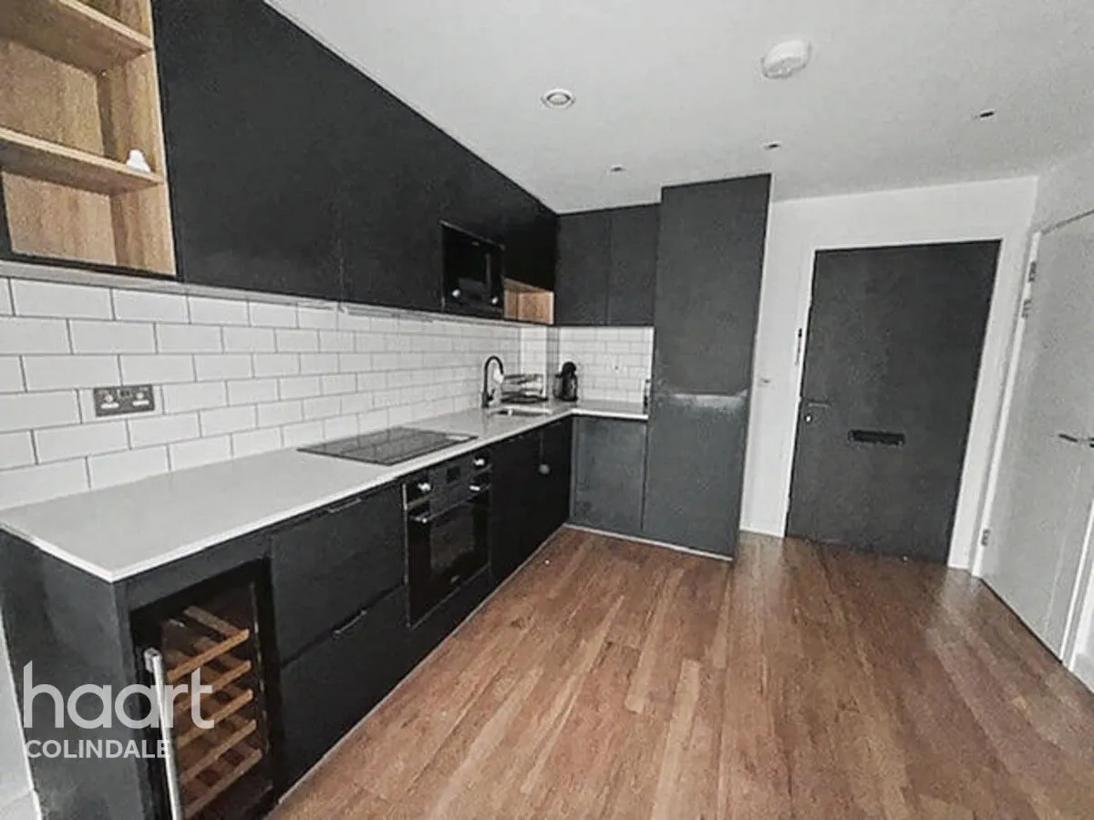 Farington House, Beaufort Park, NW9, photo 4