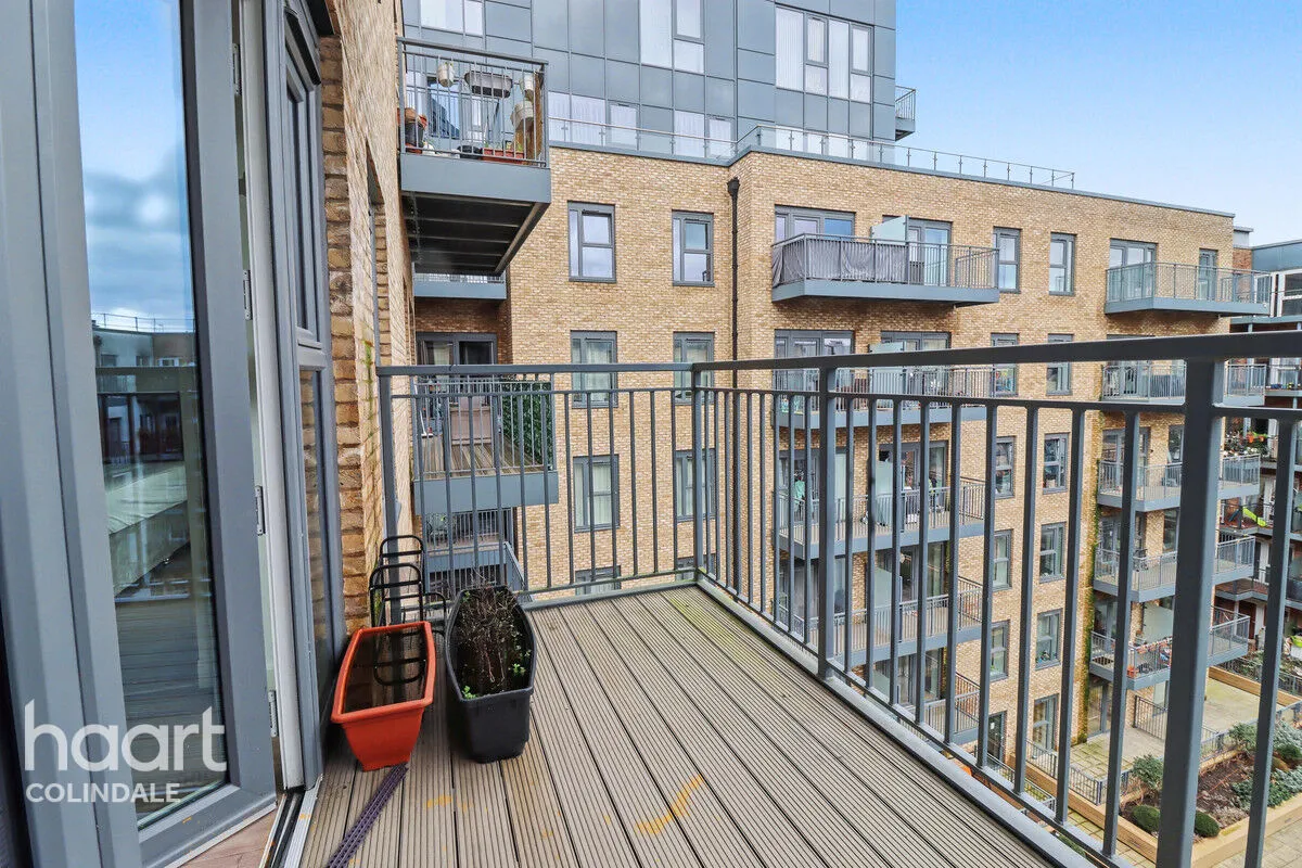 Farington House, Beaufort Park, NW9, photo 3