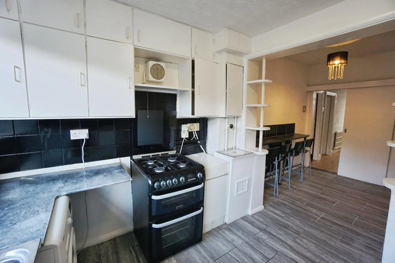 Vicarage Road West, Woodsetton, DY1, photo 4