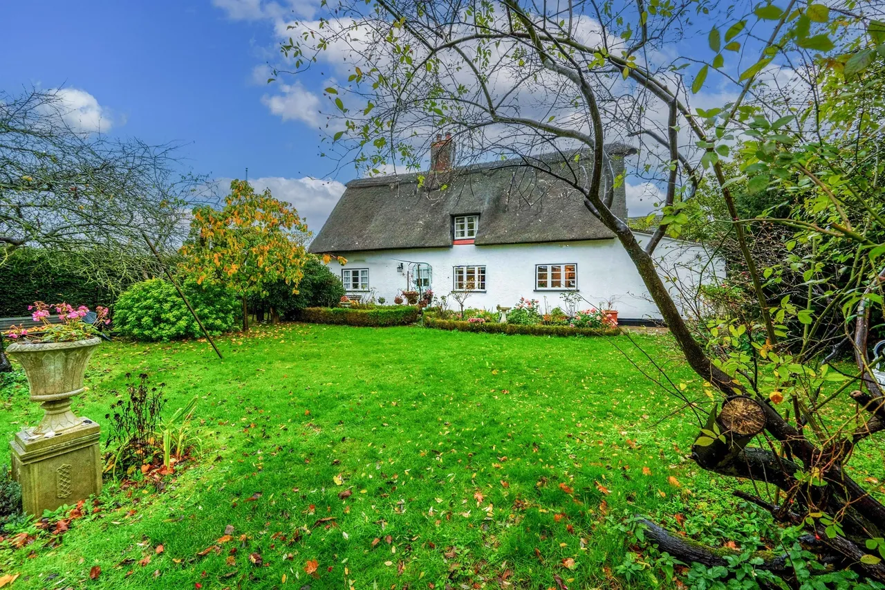 3 bed character property for sale — Blunham Road, Moggerhanger, Bedford