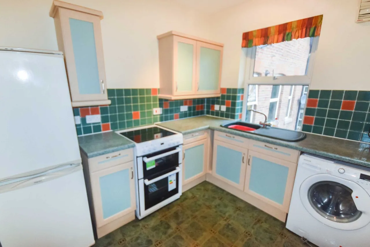 Sandwich Road, Eccles, M30, photo 4