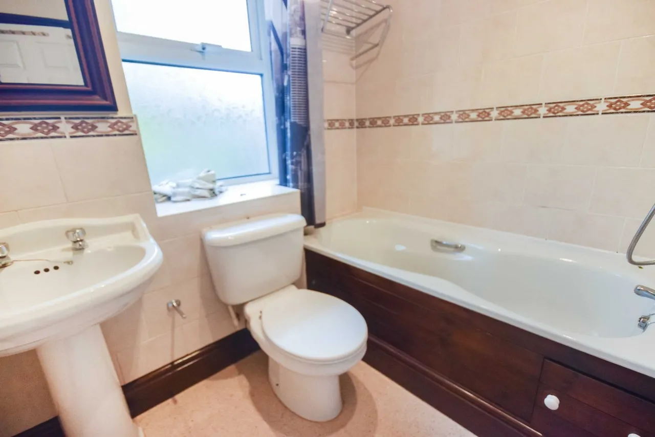 Sandwich Road, Eccles, M30, photo 2
