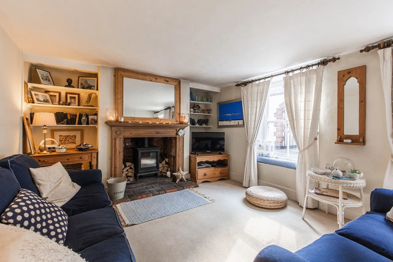 High Street, Cottage with Courtyard Ga, photo 3