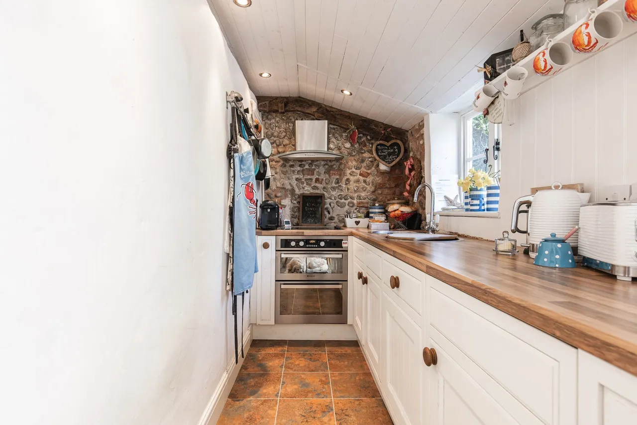 High Street, Cottage with Courtyard Ga, photo 10