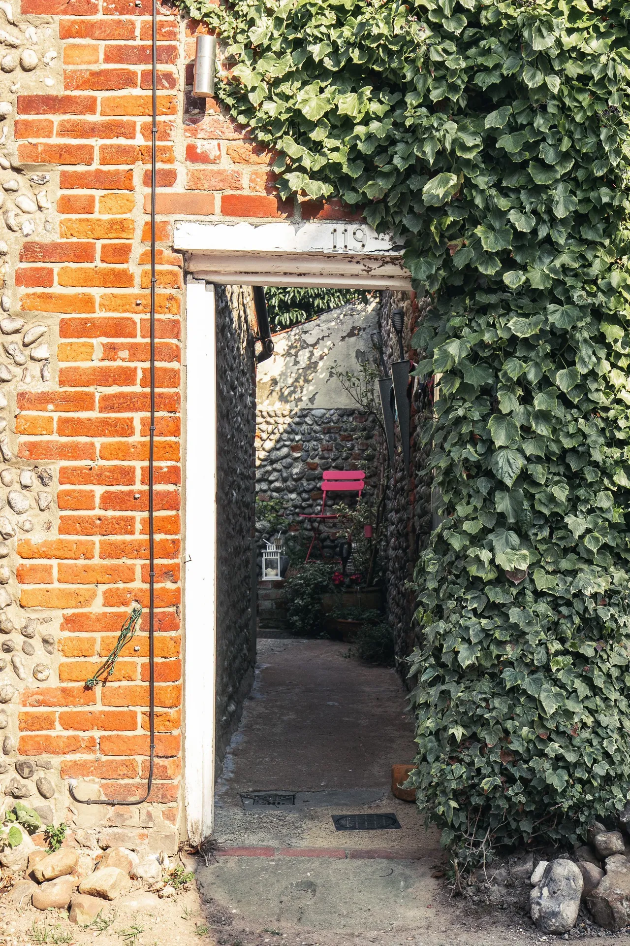 High Street, Cottage with Courtyard Ga, photo 19