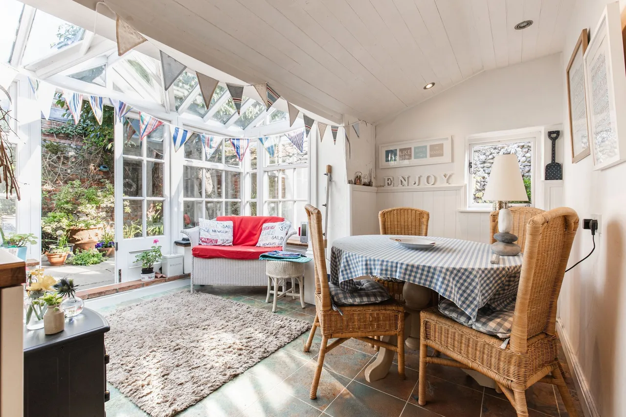 High Street, Cottage with Courtyard Ga, photo 4