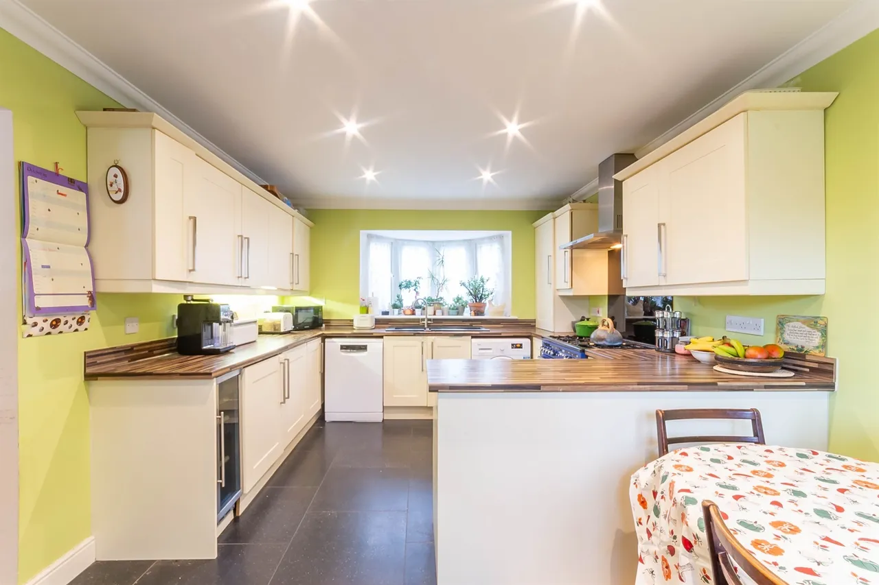3 bed house for sale — Austral Way, Althorne, Chelmsford