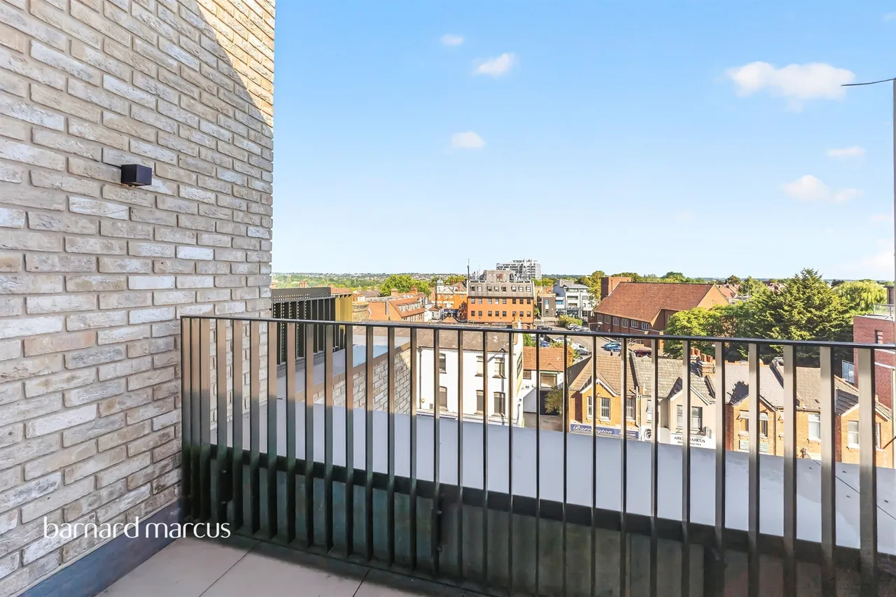 Oakleigh Road North, London, N20, photo 13