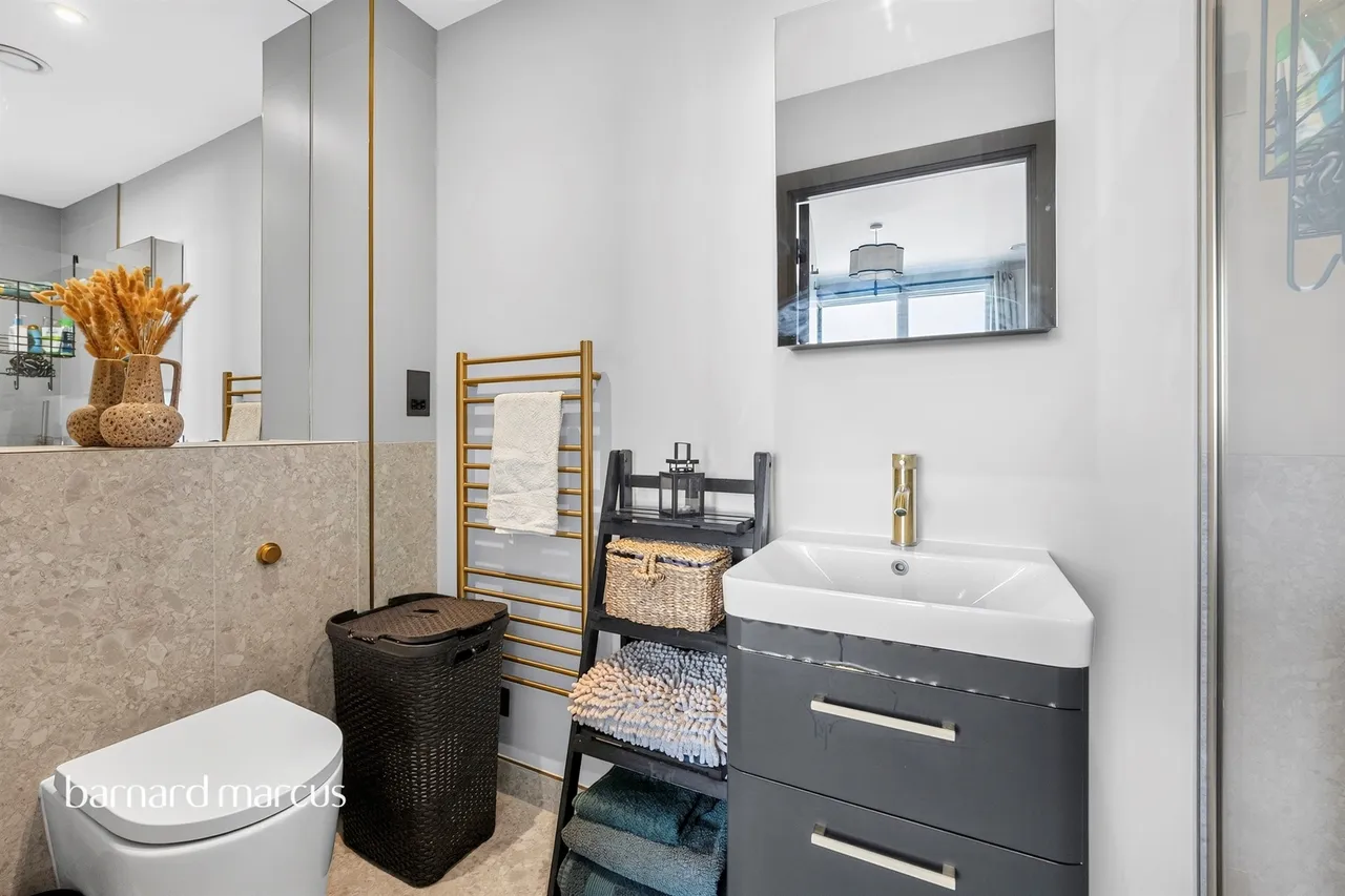 Oakleigh Road North, London, N20, photo 14