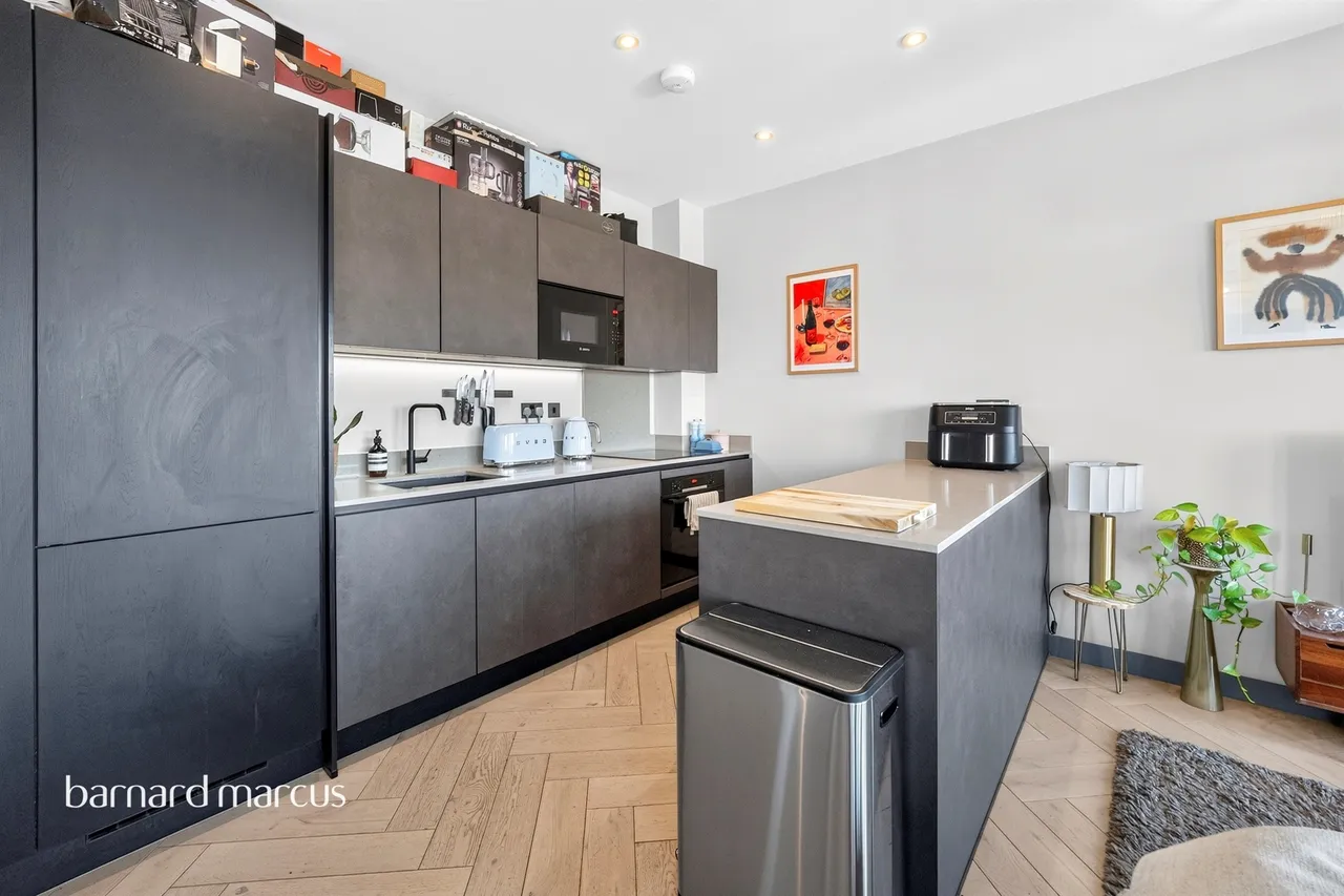 Oakleigh Road North, London, N20, photo 3