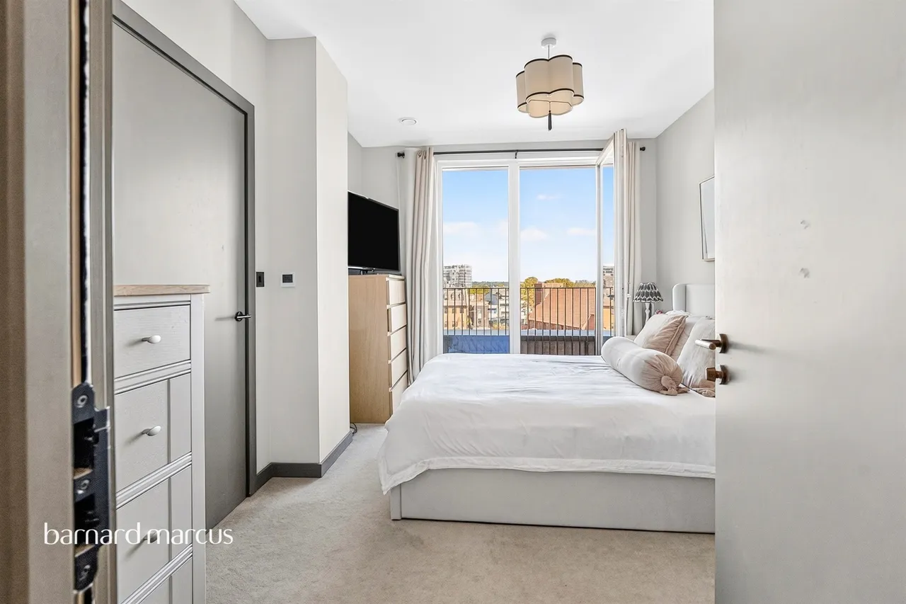 Oakleigh Road North, London, N20, photo 17