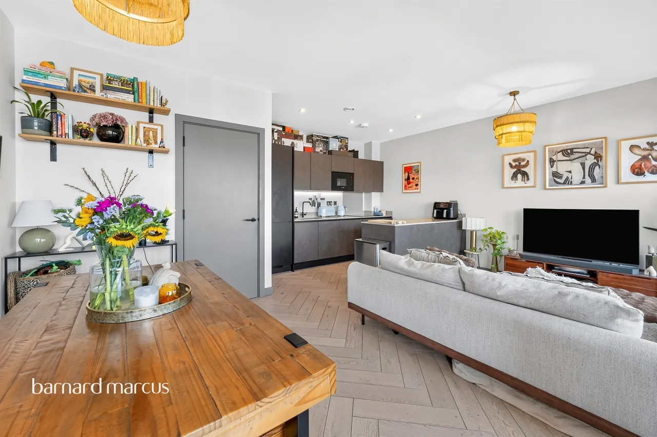 Oakleigh Road North, London, N20, photo 2