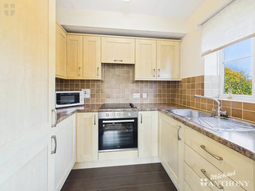 Churchill Court, Beaconsfield Road, Aylesbury, HP21 7RQ, photo 4