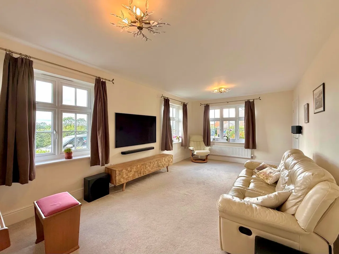Axford Close, Swindon, Wiltshire, SN3 6FA, photo 4