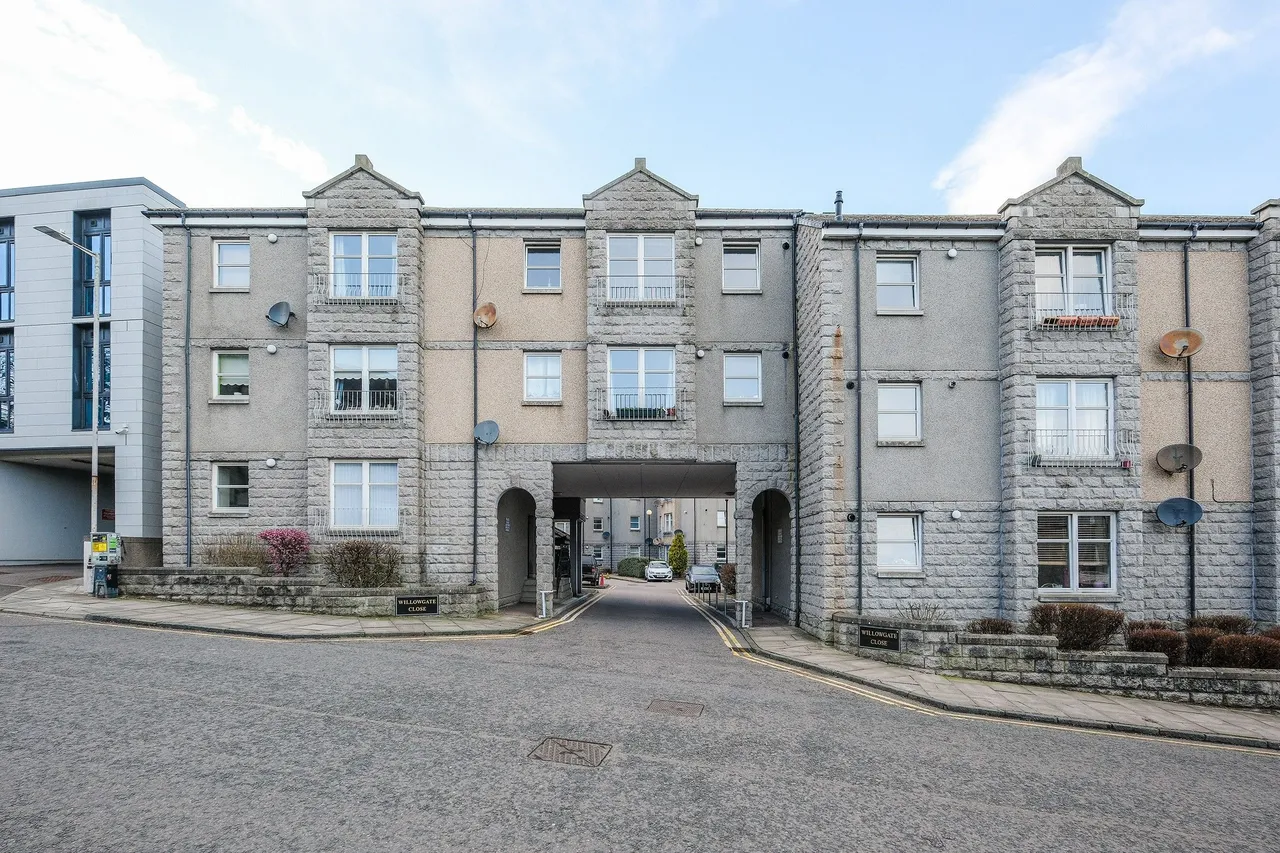 2 bed flat for sale — Willowgate Close, Aberdeen
