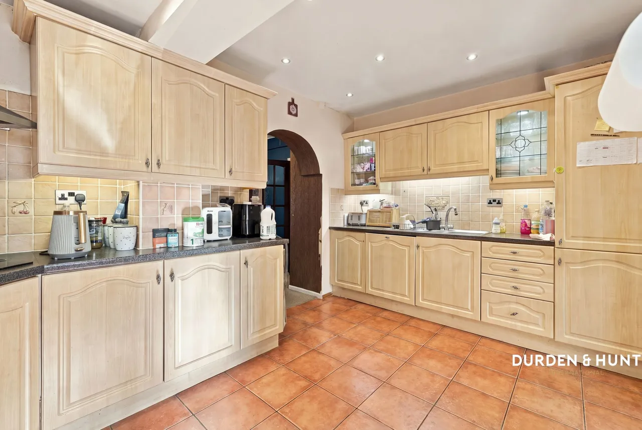 Wensleydale Avenue, Clayhall, IG5, photo 6