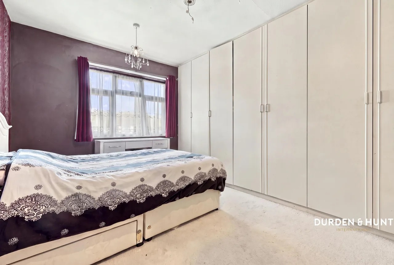 Wensleydale Avenue, Clayhall, IG5, photo 13
