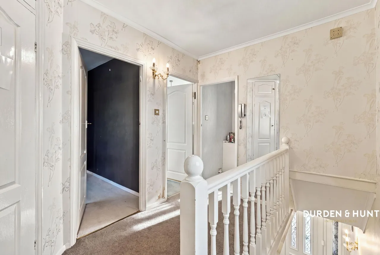 Wensleydale Avenue, Clayhall, IG5, photo 14