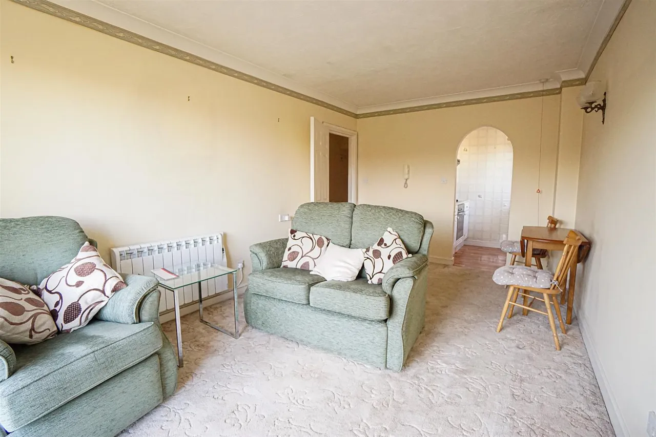 St. Helens Crescent, Hastings, photo 3