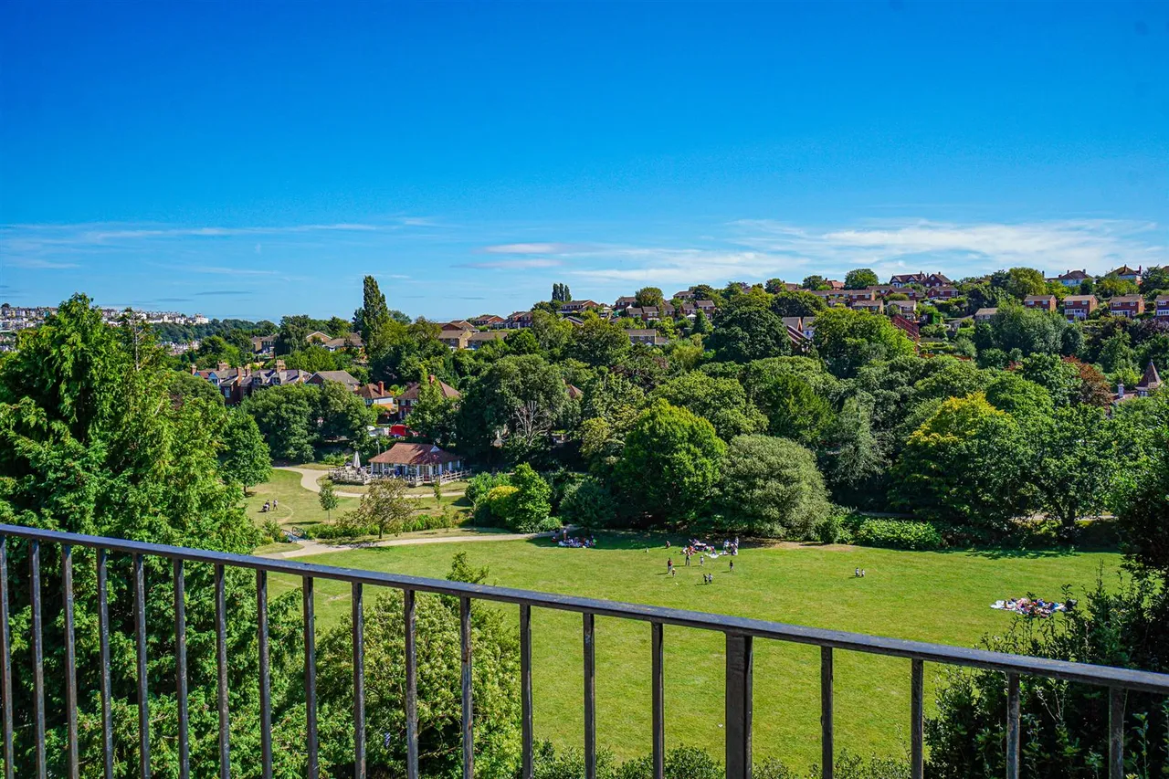 1 bed flat for sale, St. Helens Crescent, Hastings