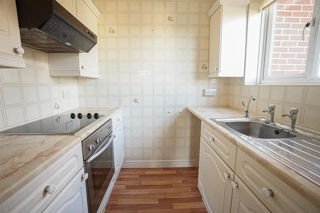 St. Helens Crescent, Hastings, photo 4