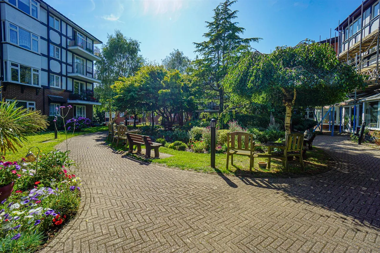 St. Helens Crescent, Hastings, photo 11