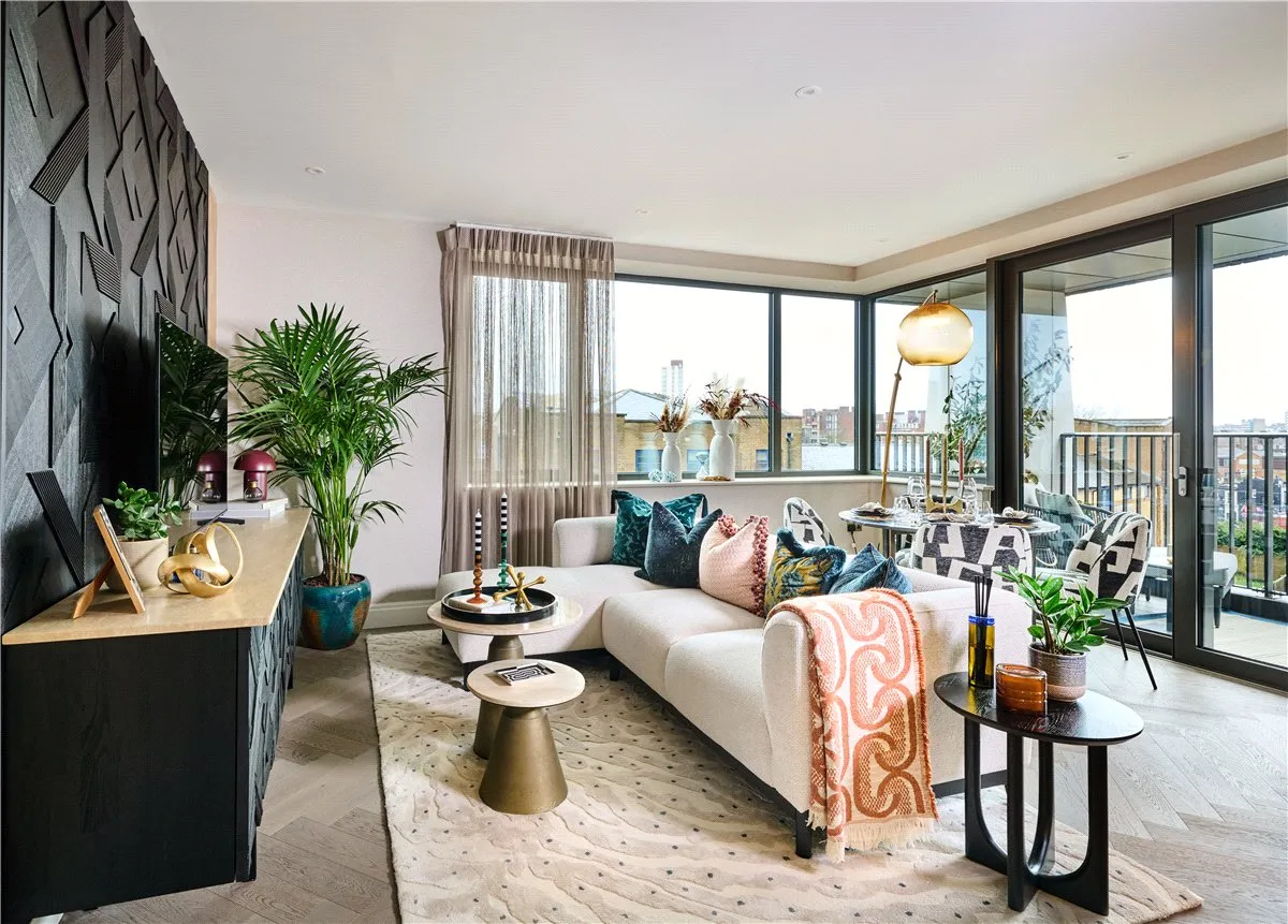 2 bed flat for sale, Chalk Farm Road, NW1