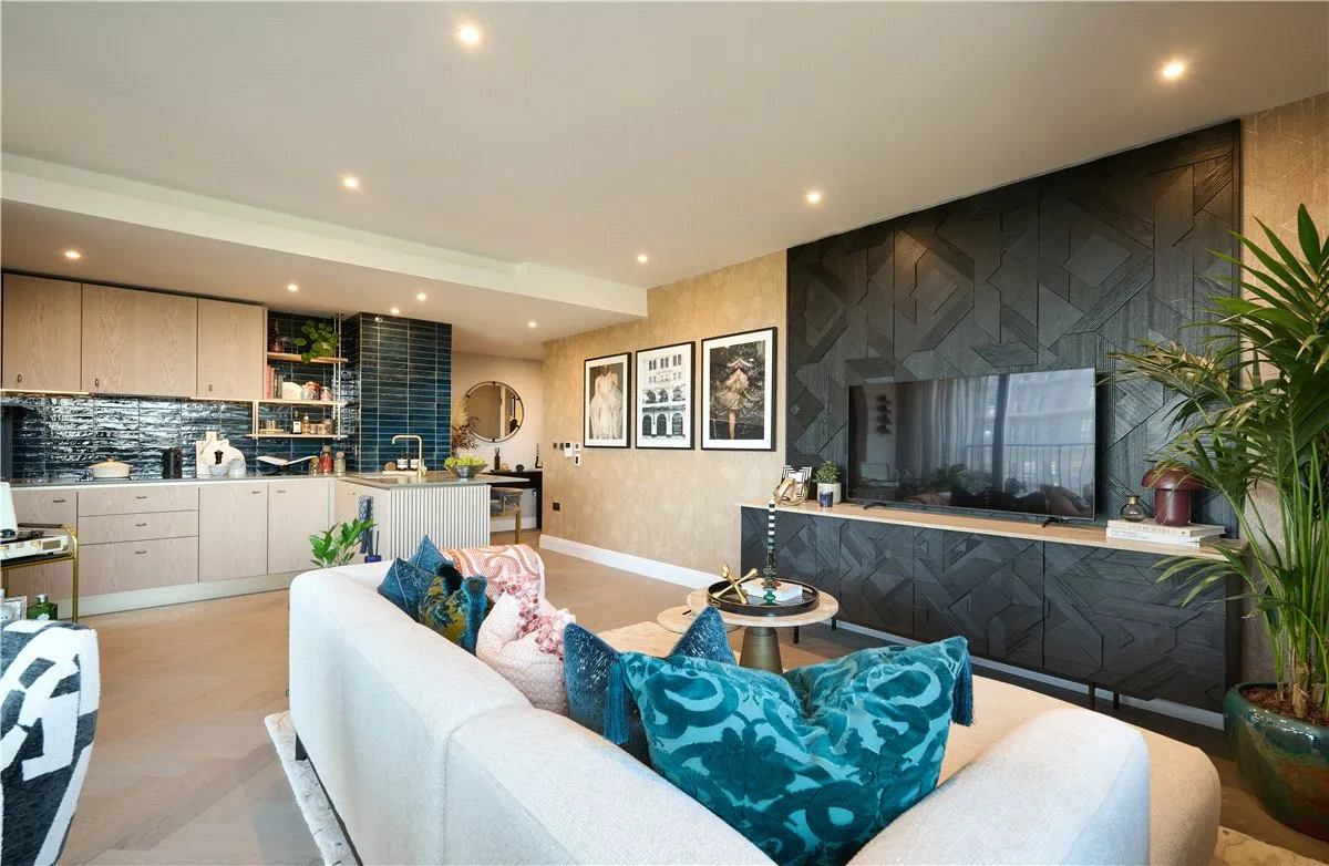 Chalk Farm Road, NW1, photo 13