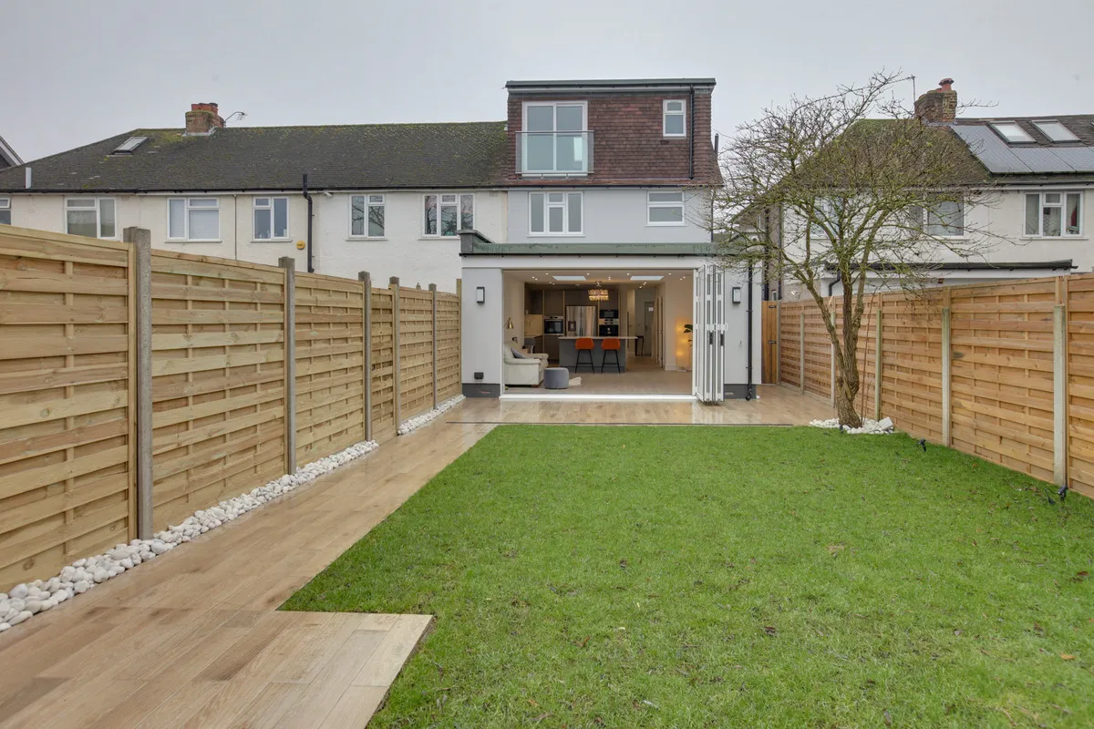 Feltham, TW13, photo 3