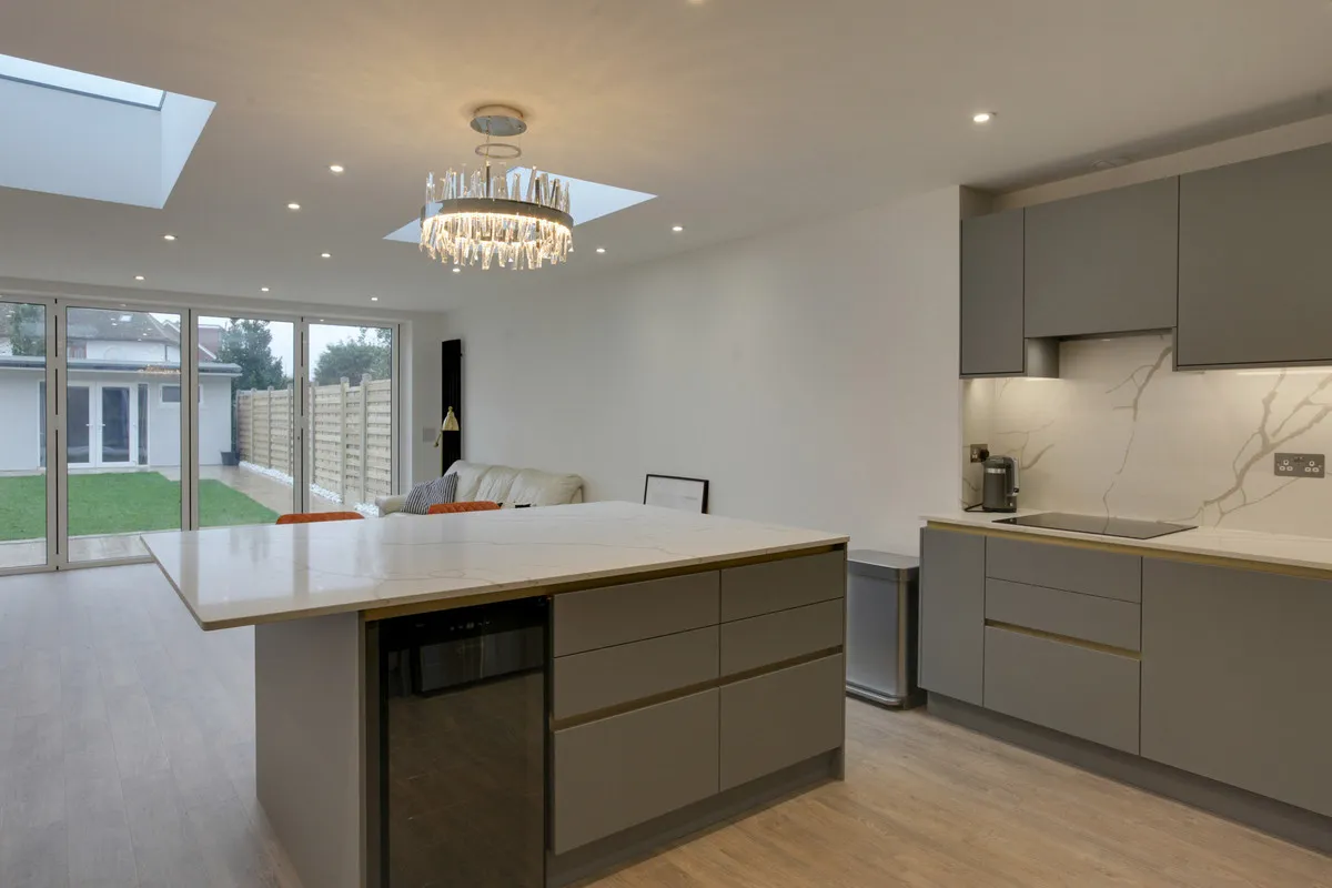 Feltham, TW13, photo 4