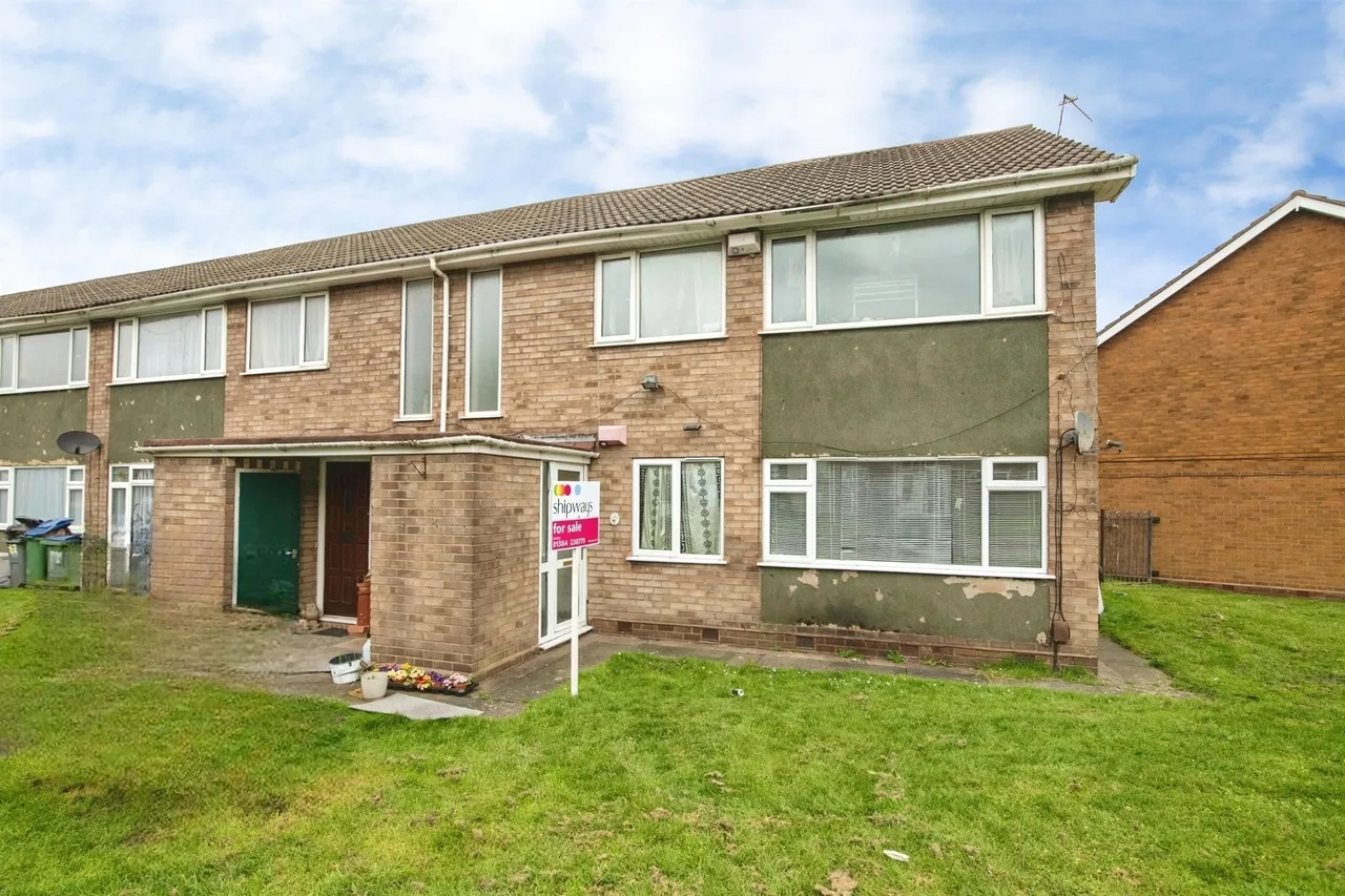 2 bed flat for sale, Tudor Court, Tipton, DY4