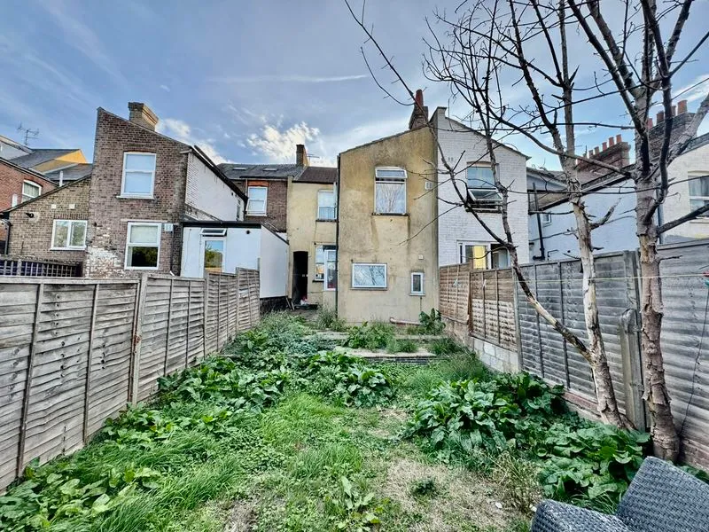 Stockwood Crescent, Luton LU1 3SS, photo 2