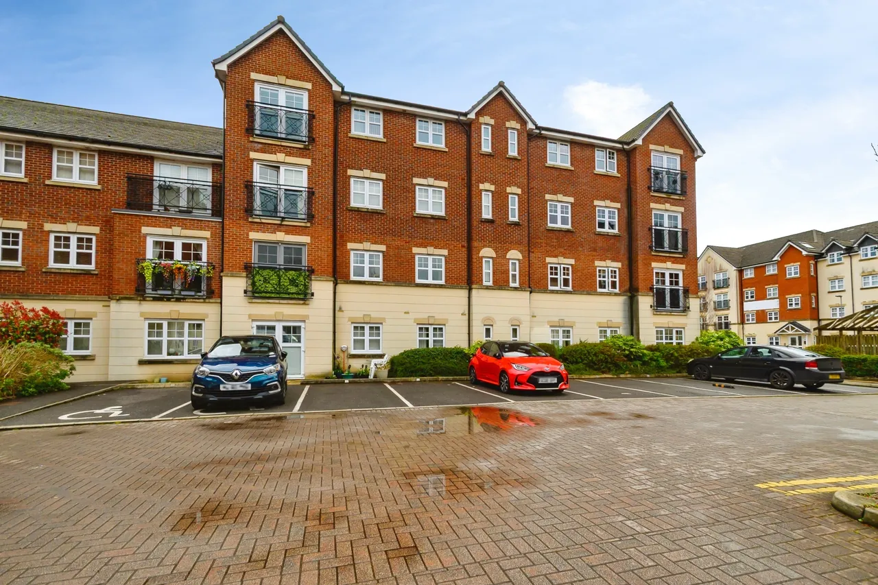 Astley Brook Close, Bolton, BL1, photo 13