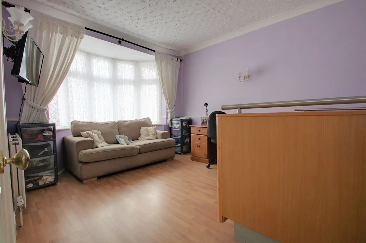 Kenilworth Gardens, Hornchurch, RM12, photo 11